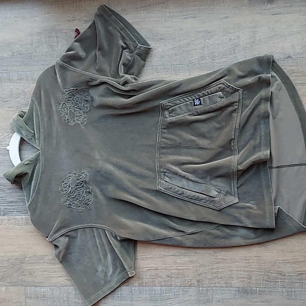 Raw Yarn Industries Green Hoodie with Tiger Design M